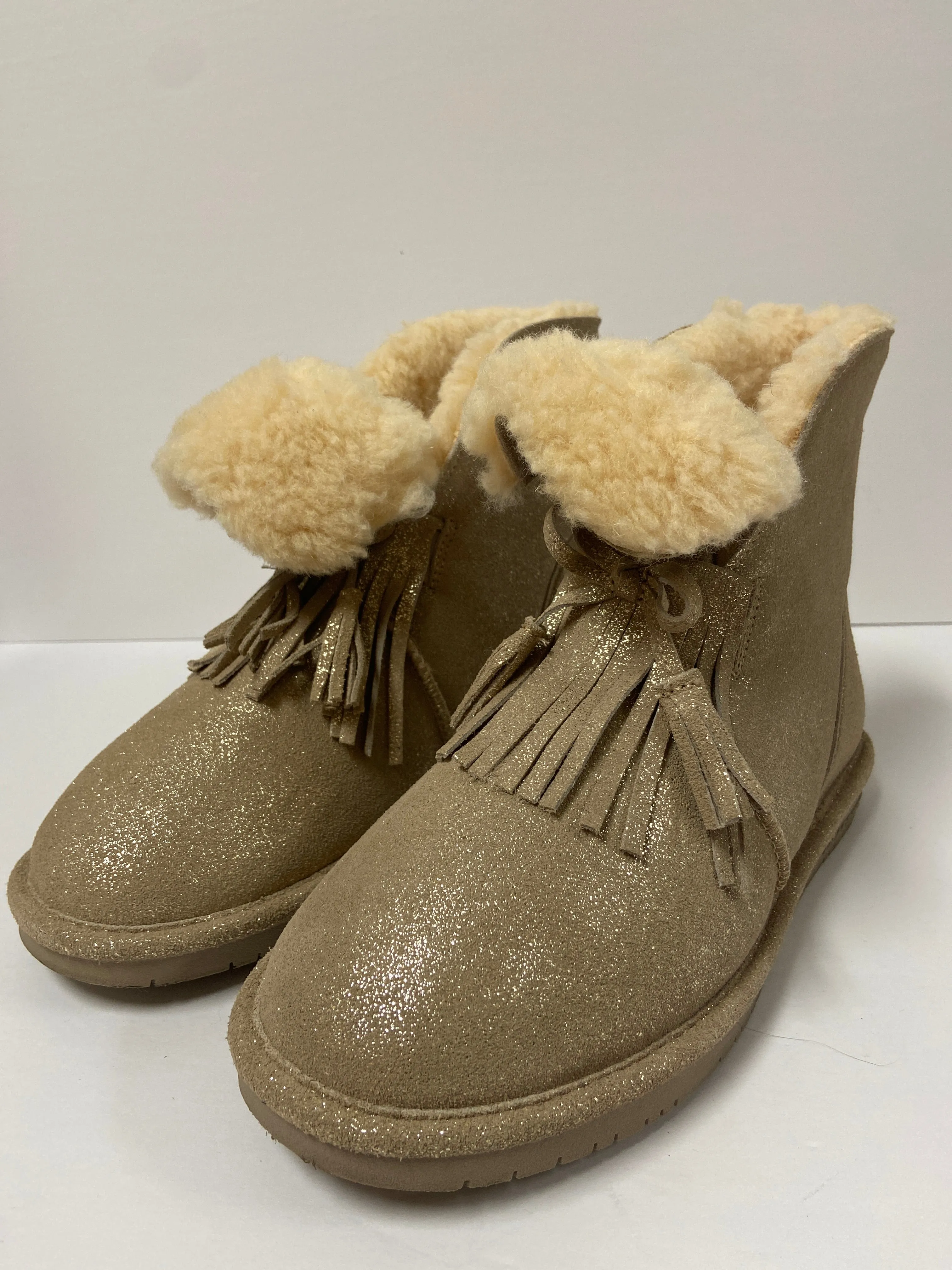 Boots Snow By Bearpaw  Size: 9